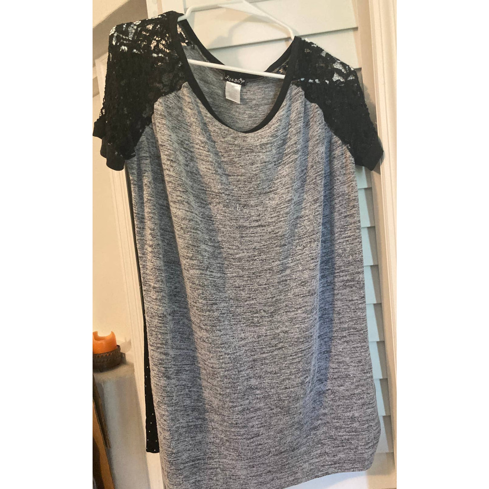 Fig & Blu Short sleeve maternity shirt with lace sleeves (XL)